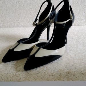 Alberta Ferretti t-strap stiletto heels. EU Sz 40
